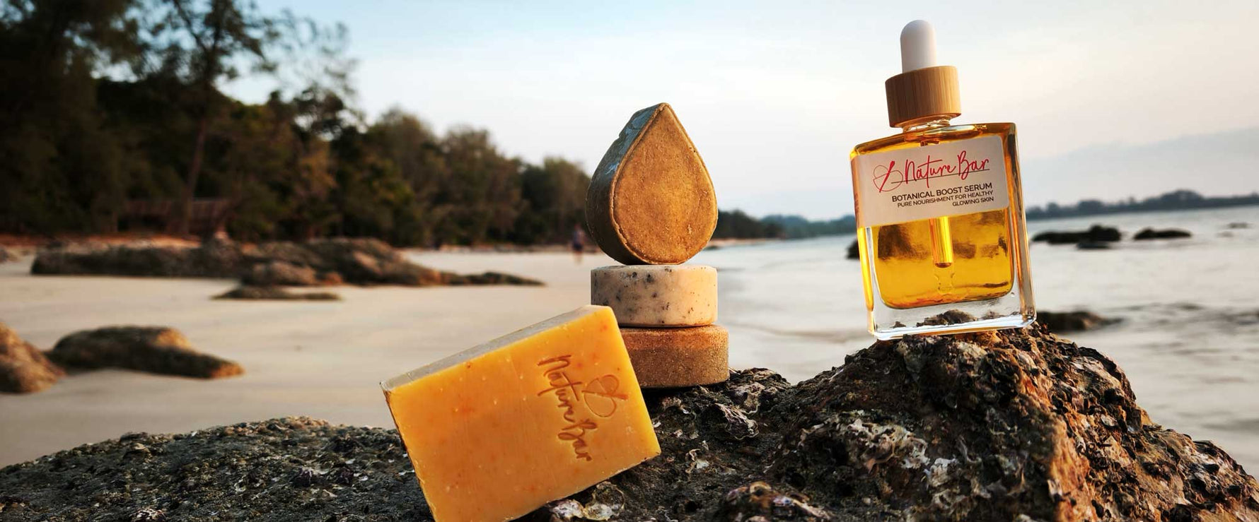 Synthetische parfum in cosmetica: wat het is, waarom we het vermijden en wat we er voor in de plaats doen