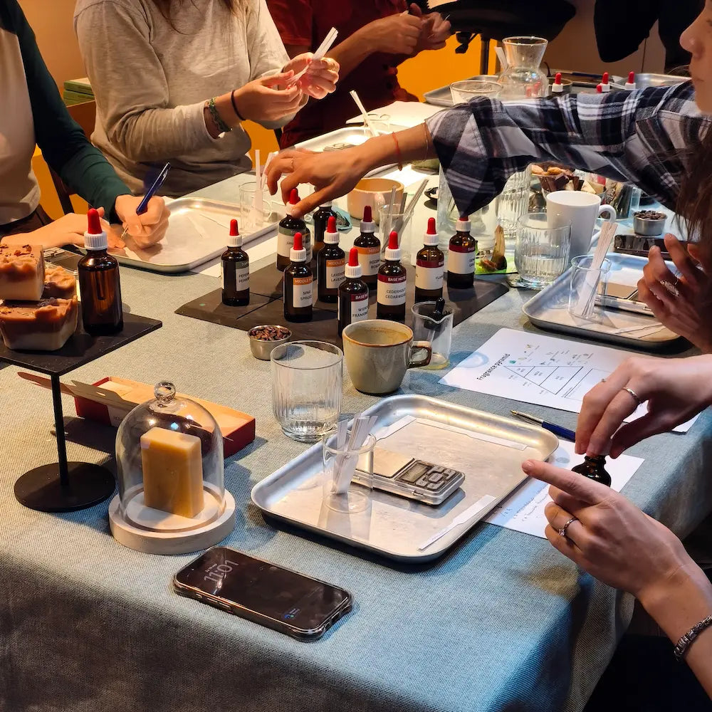 Workshop parfum maken Amsterdam: wat doe je en wat neem je mee?